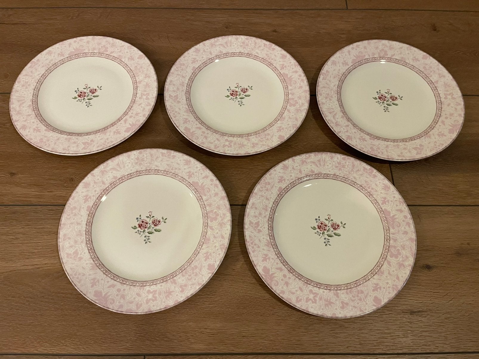 5 Johnson Brothers Rose Damask platte borden 27 cm.Als nieuw, Overige merken, Klassiek, Ophalen of Verzenden, Zo goed als nieuw