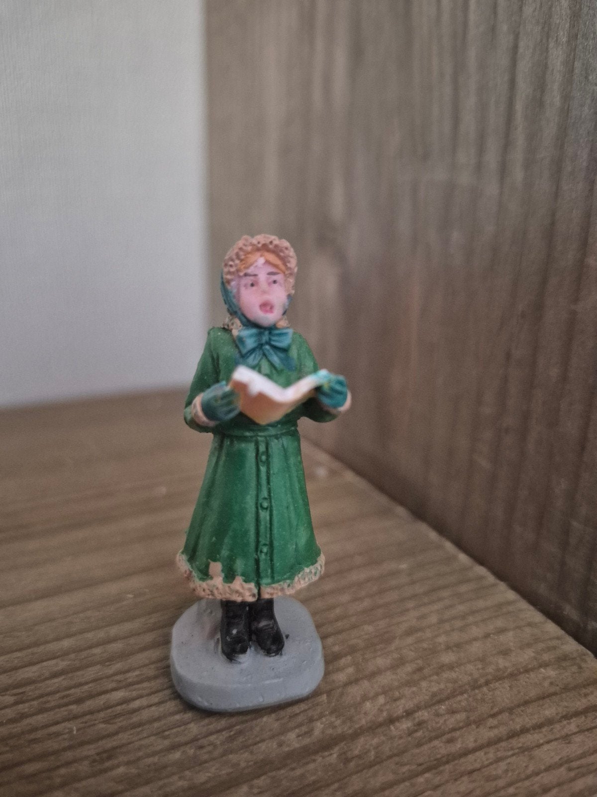 Lemax figuur 23 kerstdorp kersthuisjes, Ophalen of Verzenden, Zo goed als nieuw