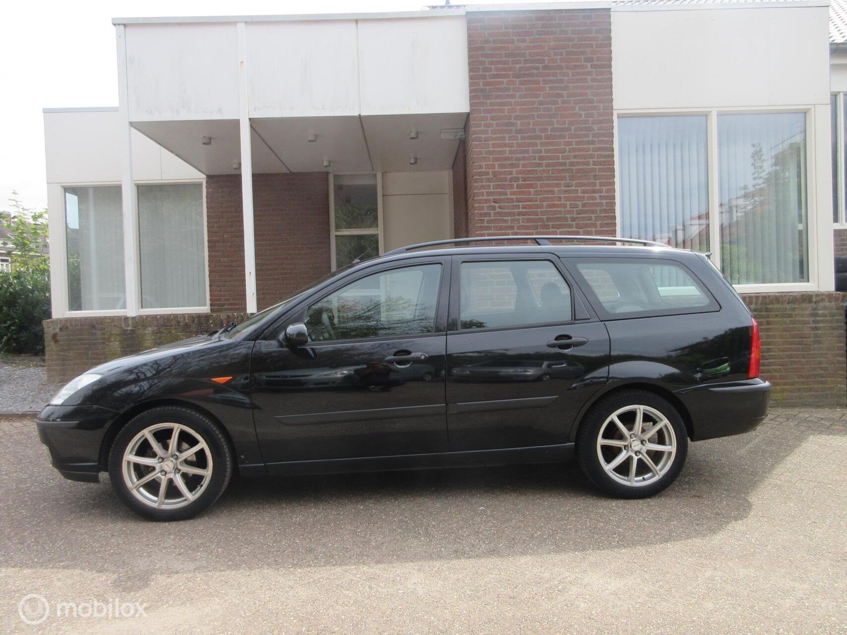 Ford Focus Wagon 1.6-16V Futura APK nieuw Airco Leder, 1596 cc, Gebruikt, Zwart, 4 cilinders