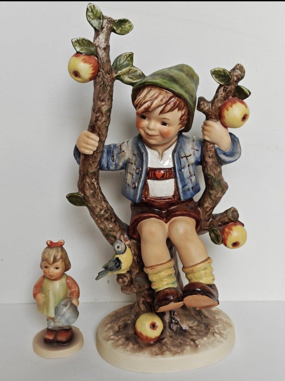 hummel goebel beeldje 142/5 grootste uitvoering, Verzamelen, Beelden en Beeldjes, Ophalen of Verzenden