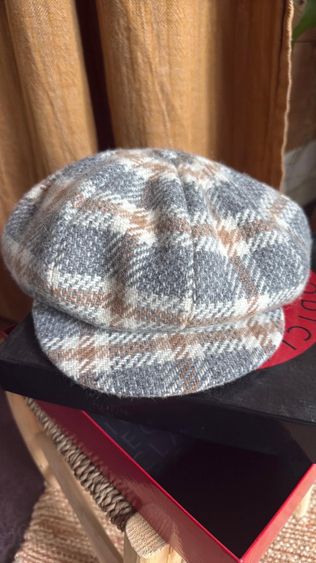 SALE mooie wollen bakerboy hat van Le Codelicla vib ml, Ophalen of Verzenden, Zo goed als nieuw