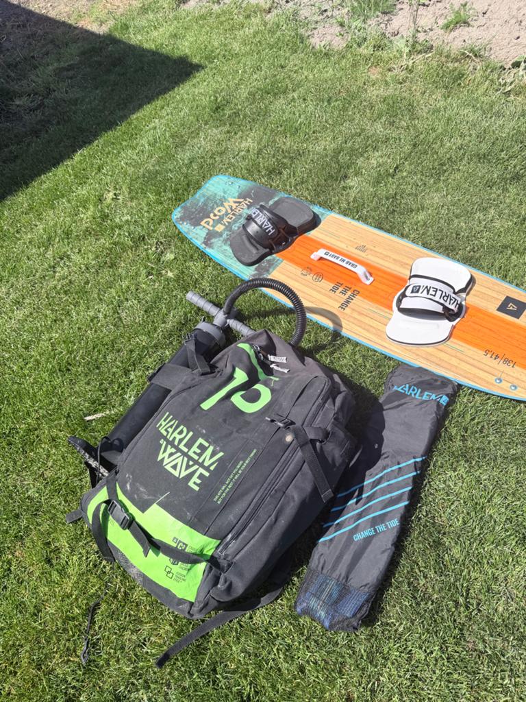 Complete Harlem Kitesurf Set - Twintip, Kite, Bar, Pomp, Gebruikt, Kitesurf-set, Twintip, 9 m²