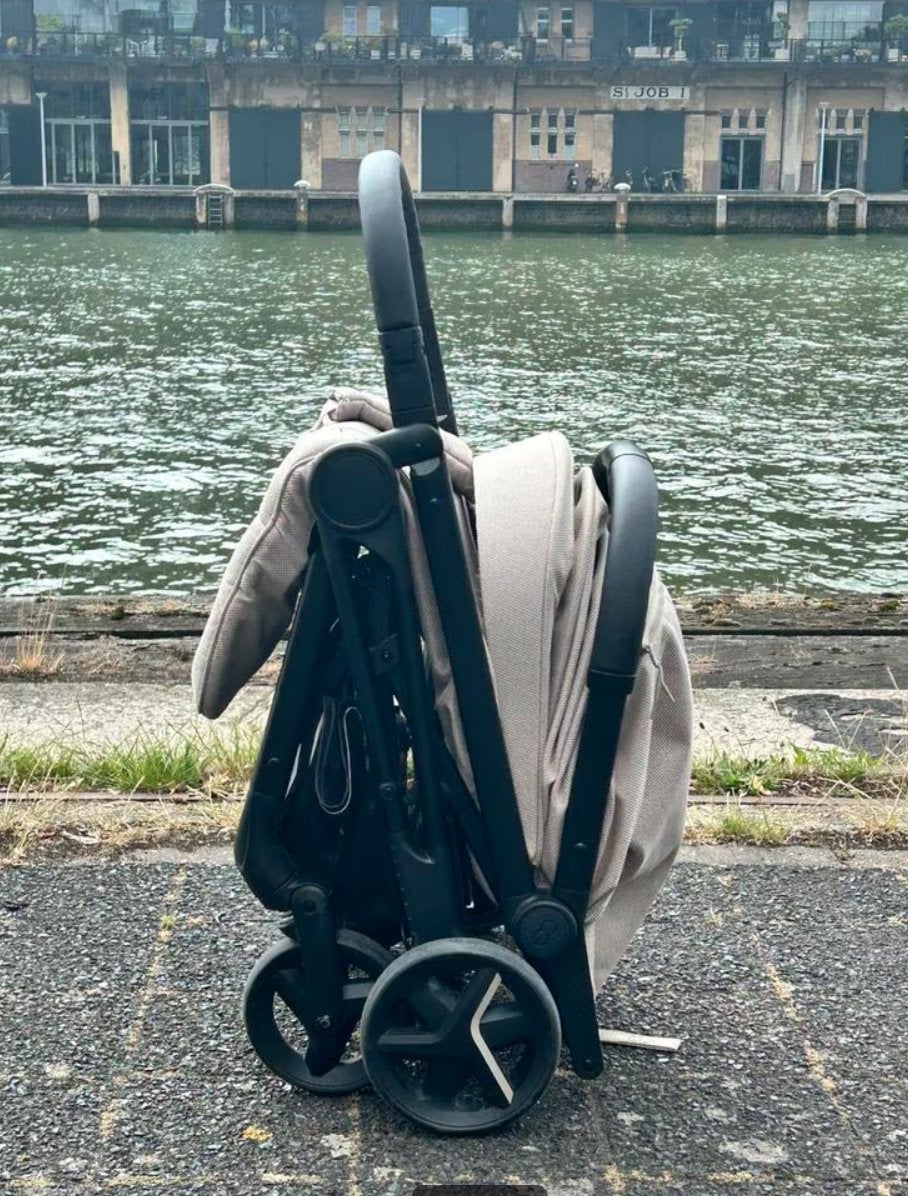 Koelstra inklapbare compacte mooie buggy kinderwagen taupe, Ophalen of Verzenden, Zo goed als nieuw, Kinderwagen, Overige merken