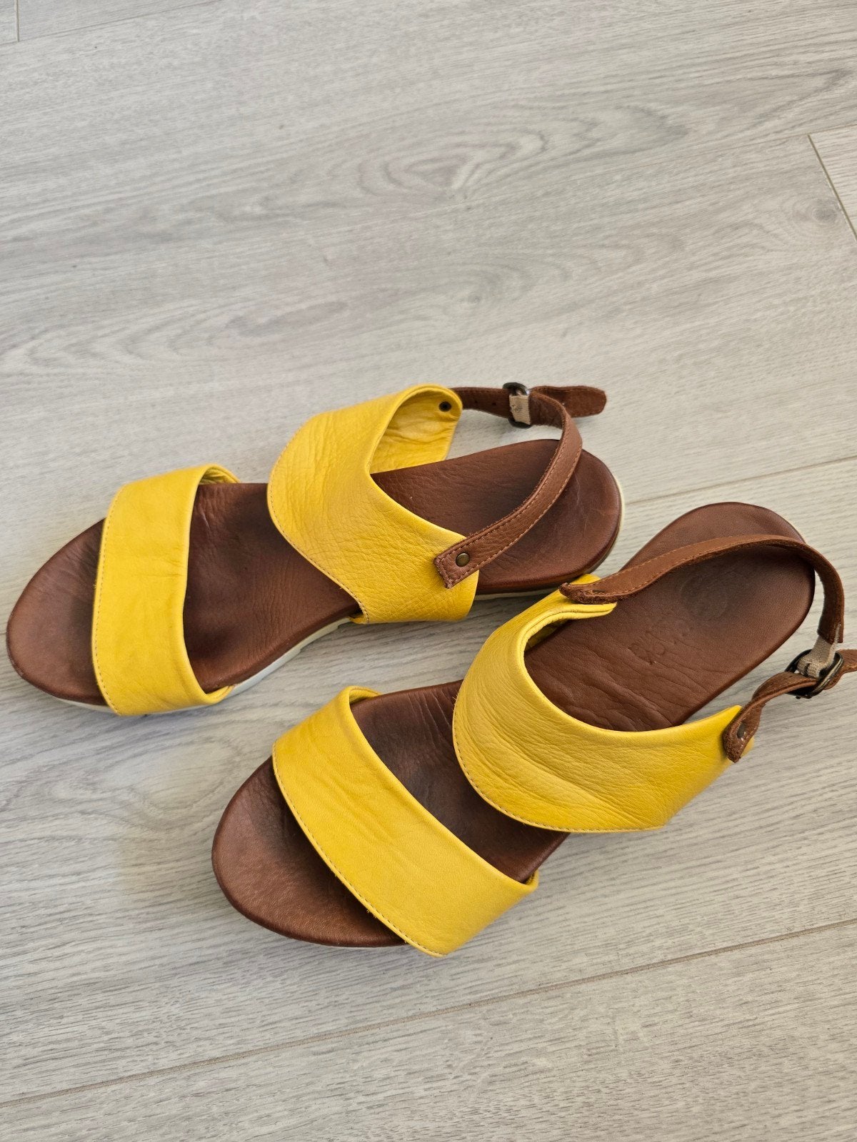 Maca Kitzbühel sandalen Geel maat 41, Ophalen of Verzenden, Zo goed als nieuw, Geel, Sandalen of Muiltjes