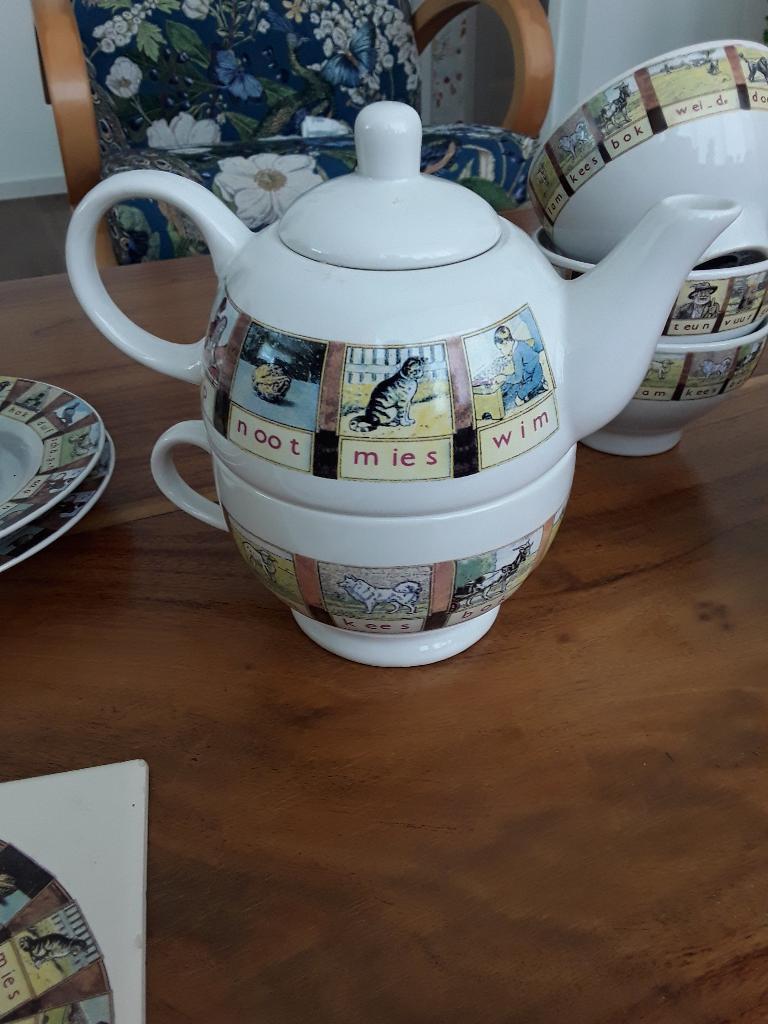 ALLES VOOR 15 EURO. Aap Noot Mies servies, Ophalen, Zo goed als nieuw, Overige stijlen, Kop(pen) en/of Schotel(s)