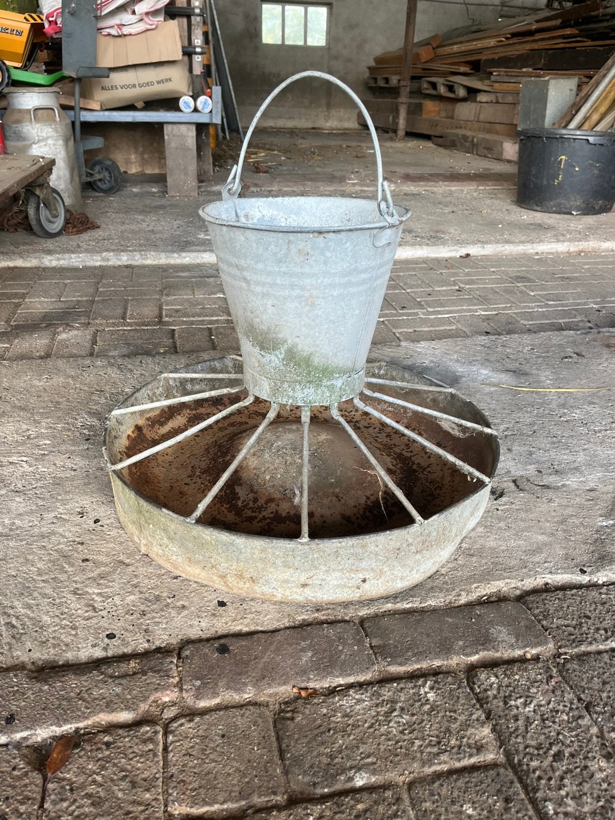 Kippenvoerton zink, Tuin en Terras, Ophalen, Minder dan 30 cm, Rond, Zo goed als nieuw