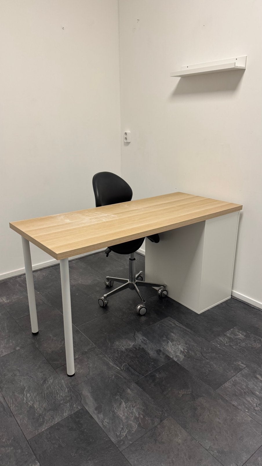 IKEA lagkapten Bureau, Ophalen, Zo goed als nieuw