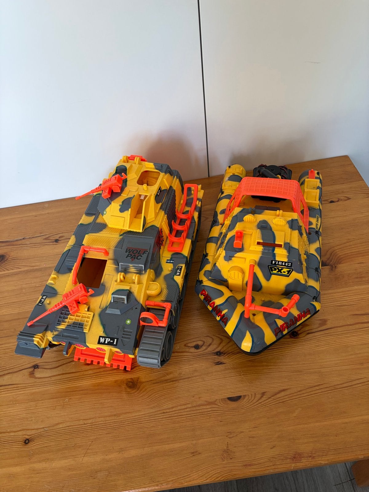 Wolf Pac Tank en Piranha Boot Speelgoedset, Ophalen of Verzenden, Gebruikt