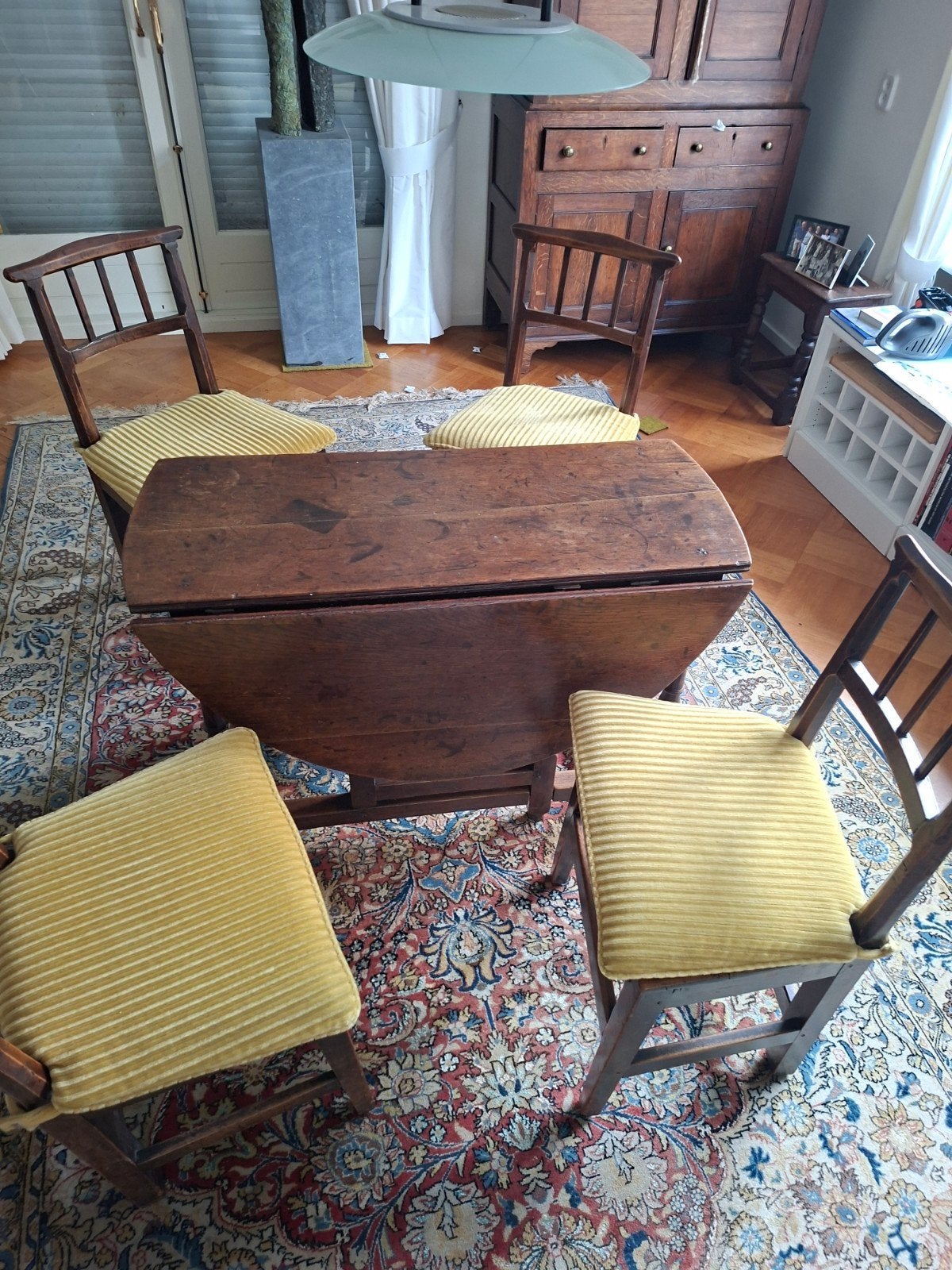 Antieke houten klaptafel met 4 stoelen, Ophalen