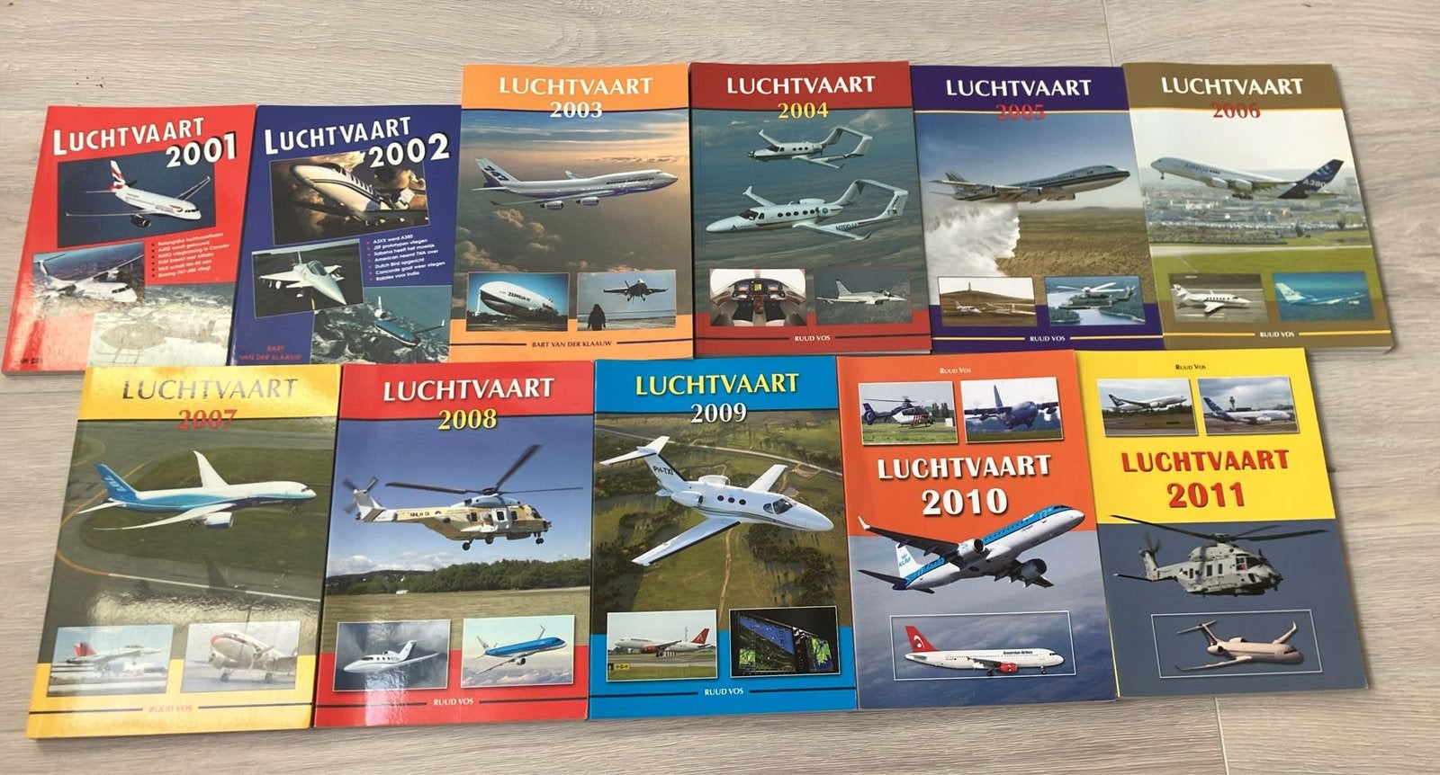 Luchtvaart jaarboek Jaar 2001 2002 2003 t/m 2011 vliegtuig, Ophalen of Verzenden, Zo goed als nieuw, Boek of Tijdschrift