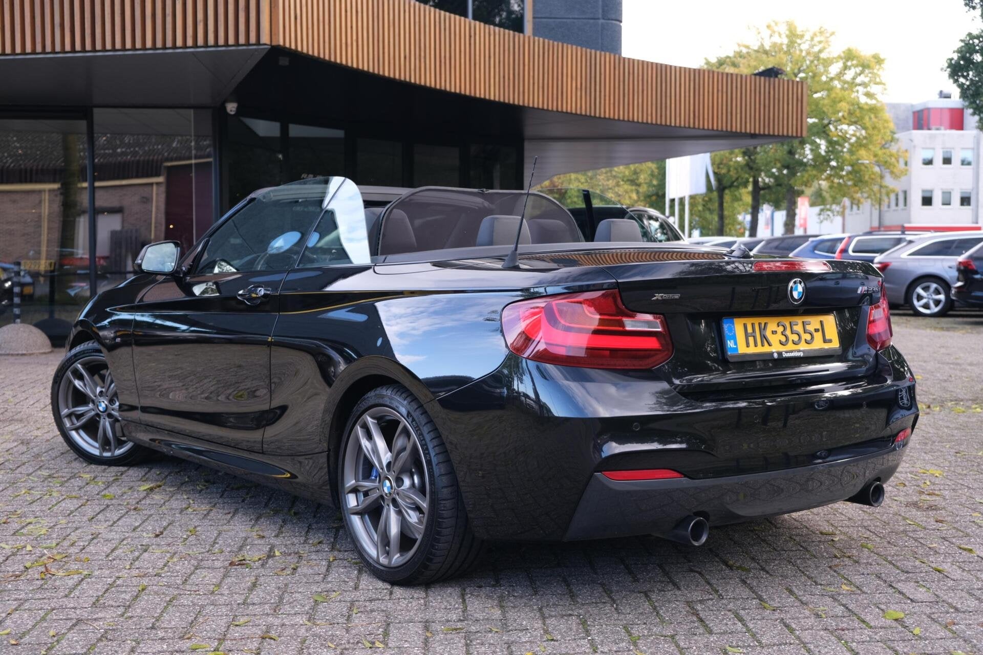 BMW 2-serie Cabrio M235i xDrive|Rijklaar!|Camera|HarmanKardo, Auto's, Automaat, Dealer onderhouden, Gebruikt, Cabriolet