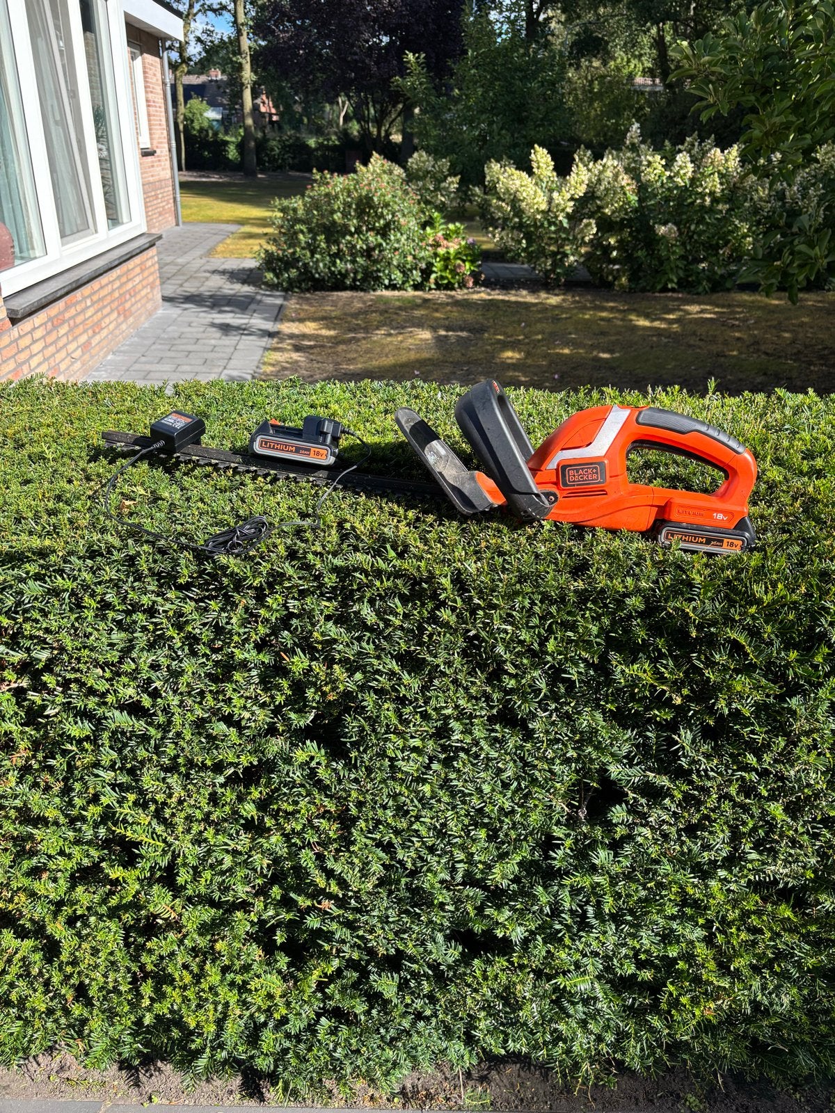 Black+Decker 18V Heggenschaar met Accu en Oplader, Tuin en Terras, Ophalen, Gebruikt, Accu