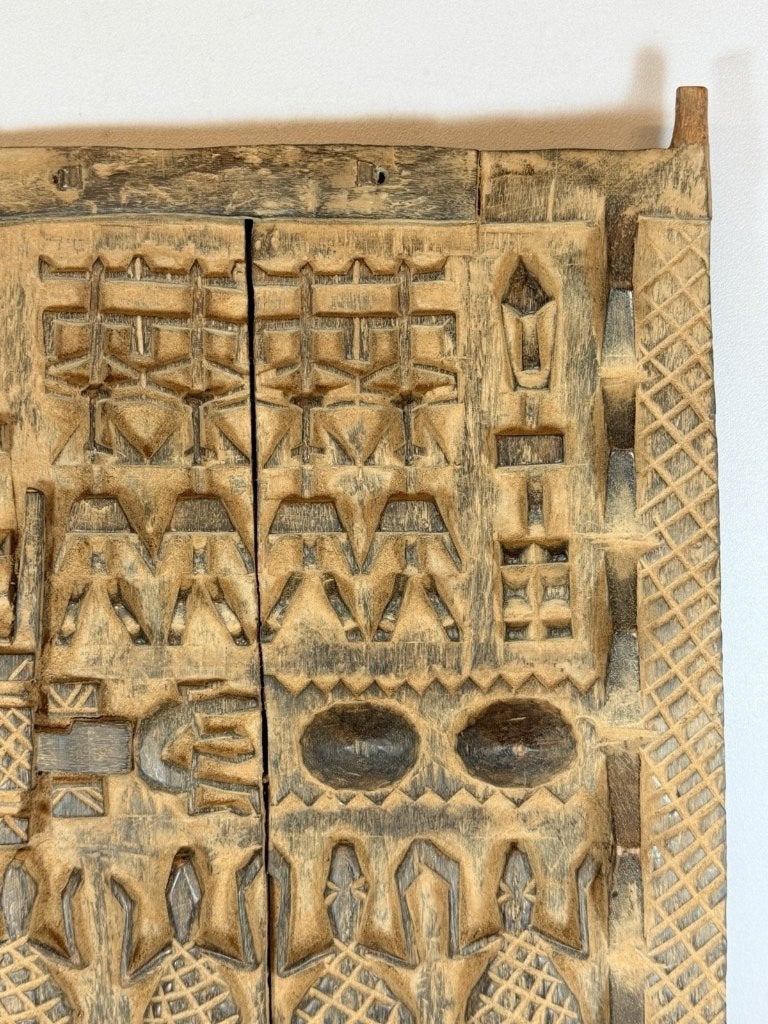 260999 - Africkaans carved Dogon door from a Granary - Mali., Ophalen of Verzenden