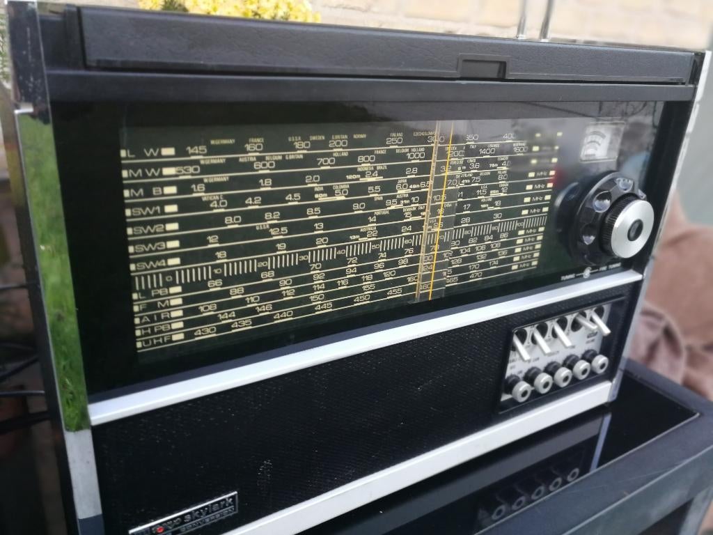Wereldradio TOKYO SKYLARK NR 52F1 uit 1975, Ophalen of Verzenden