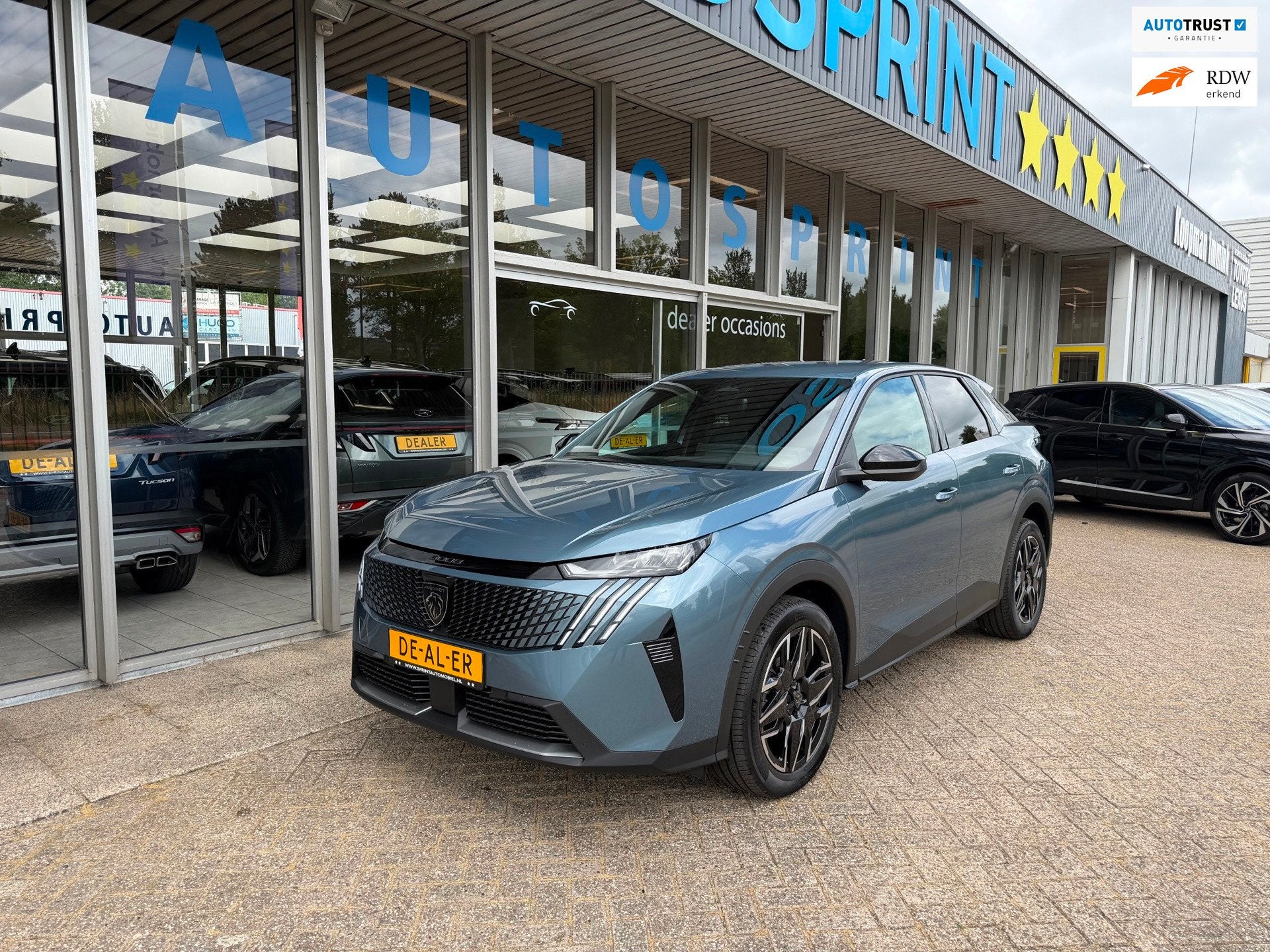 Peugeot 3008 1.2 Hybrid 145 Allure CARPLAY , CAMERA, 145 pk, Gebruikt, Zwart, 1199 cc