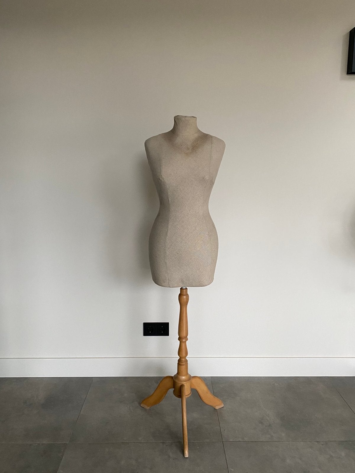 Antieke paspop op houten voet, Antiek en Kunst, Curiosa en Brocante, Ophalen