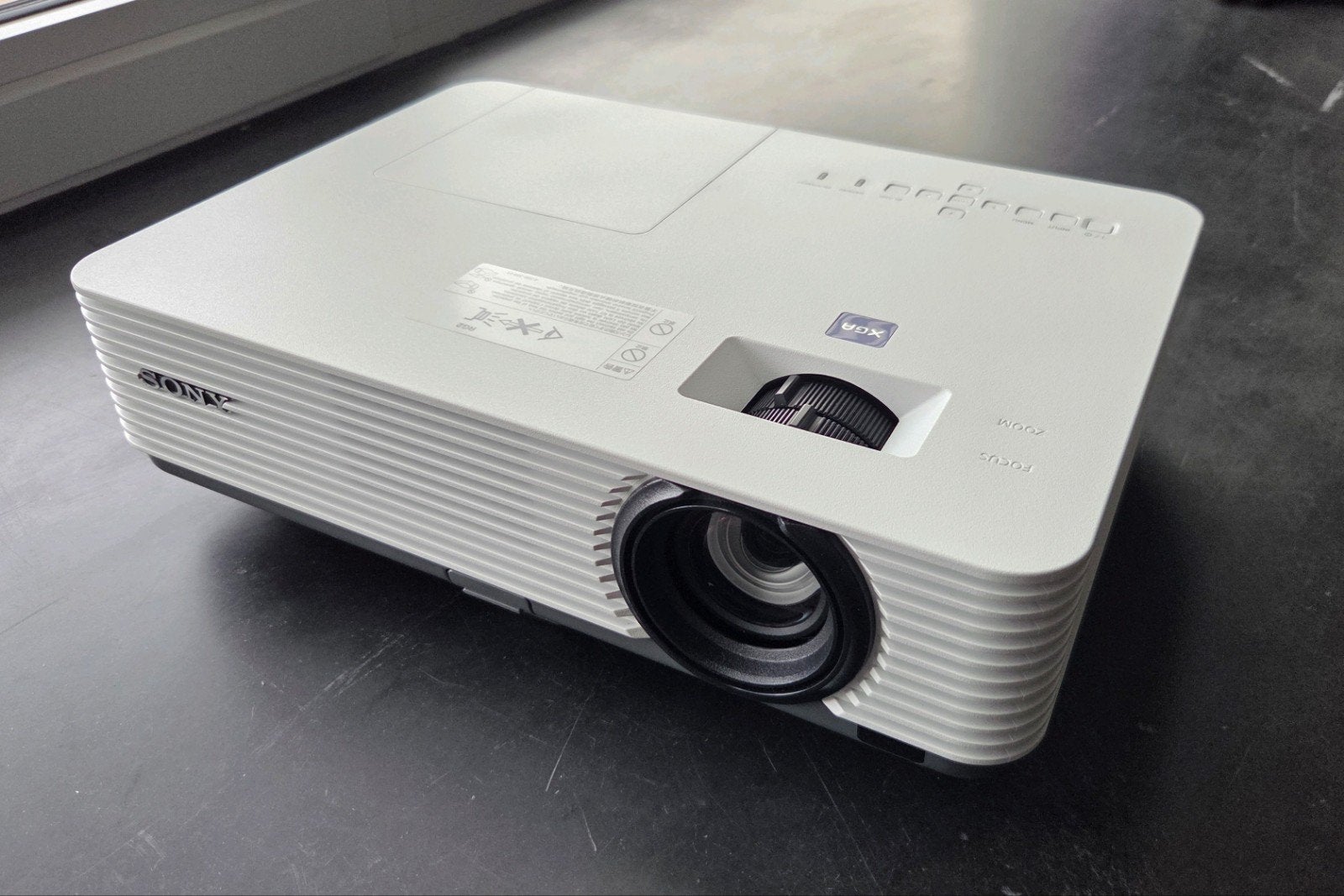 Professionele Sony VPL-DX241 Beamer (3300 lumen), Ophalen of Verzenden, Zo goed als nieuw, LCD, Sony