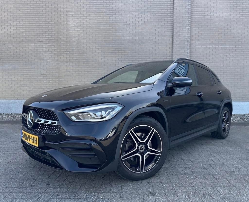 Mercedes-Benz GLA 250 e AMG /dealer onderh / night /trekhaak, Auto's, Mercedes-Benz, 1800 kg, 160 pk, Zwart, SUV of Terreinwagen