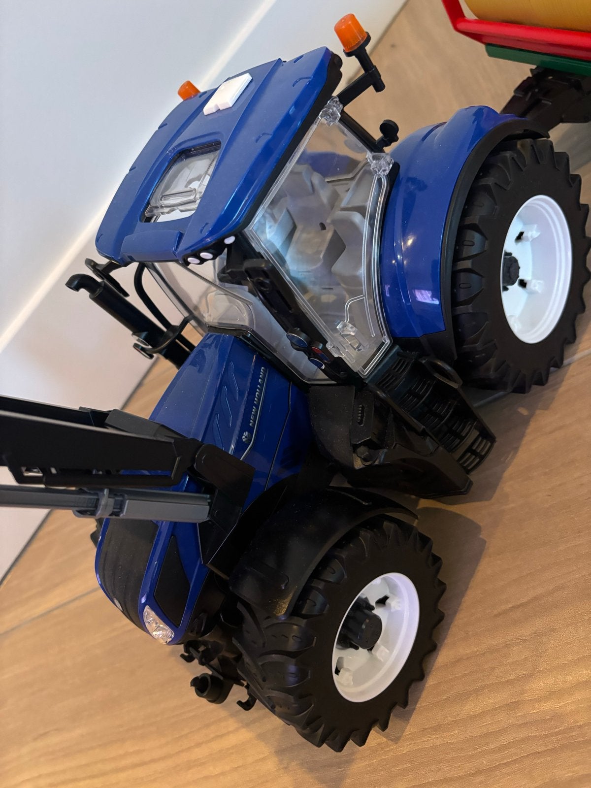 Bruder Blauwe speelgoedtractor met voorlader en aanhanger, Ophalen, Zo goed als nieuw