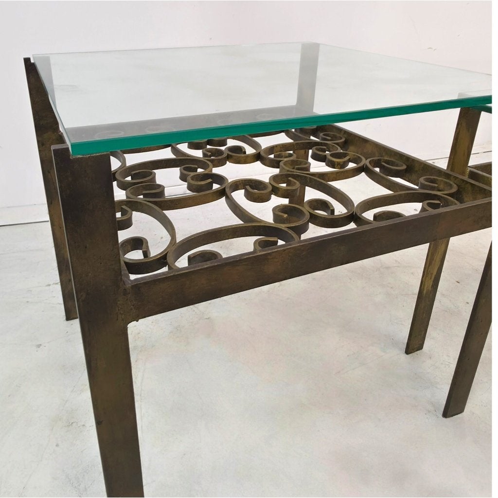 Set van 2 vintage smeedijzeren bijzettafels 70s Hollywood, Minder dan 55 cm, Gebruikt, Metaal of Aluminium, Vierkant