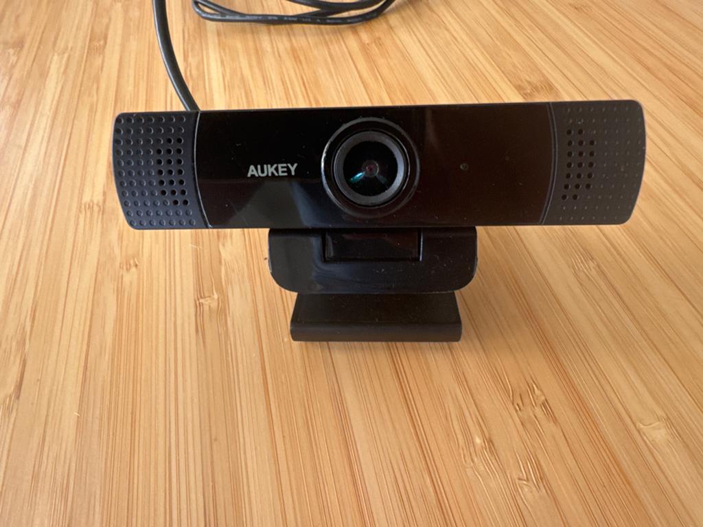 Aukey Webcam Full HD 1080p met Microfoon, Computers en Software, Webcams, Zo goed als nieuw, Bedraad, Windows, Monitorclip, Ophalen of Verzenden