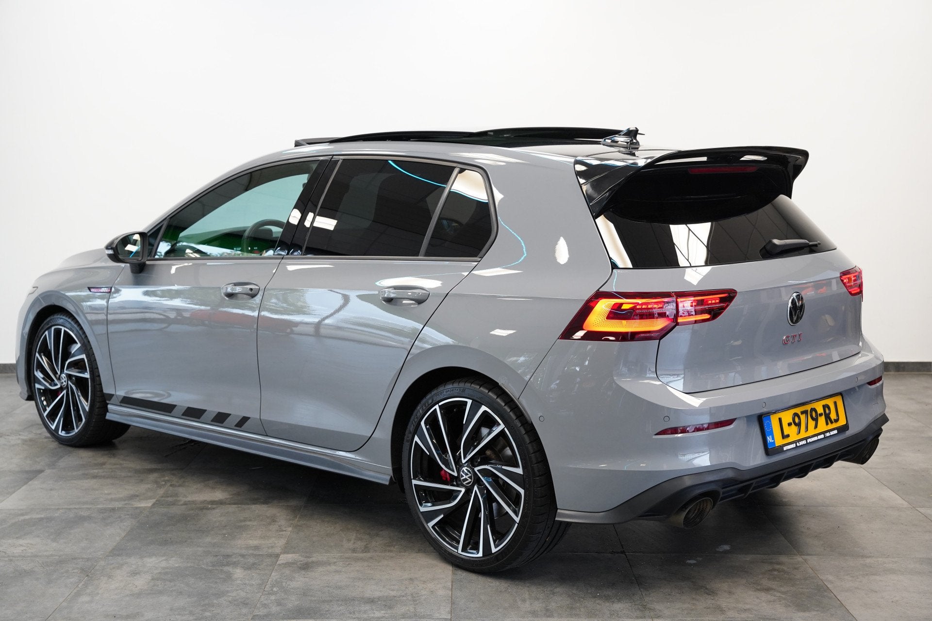 Volkswagen Golf 2.0 TSI GTI Akrapovič Panoramadak Harman&Ka, 730 kg, 4 cilinders, 1984 cc, Automatische klimaatregeling