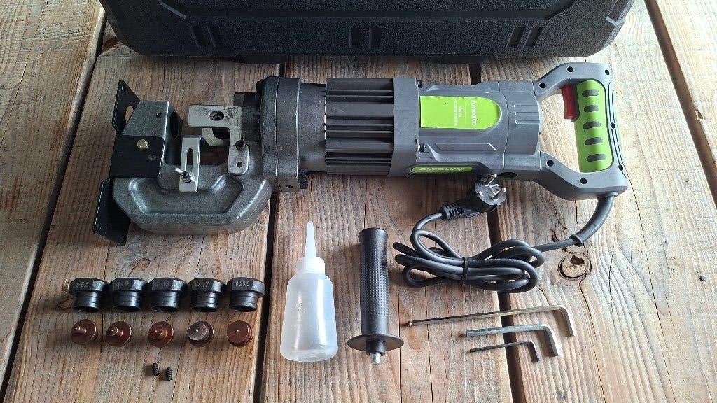 Amazto LZ-22U Ponsmachine ponsapparaat 230v., ,, Nieuw, Ophalen of Verzenden, ,