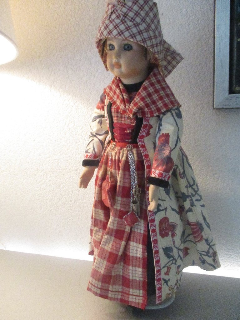 Hindeloopen klederdracht pop  43 cm, Antiek en Kunst, Ophalen of Verzenden