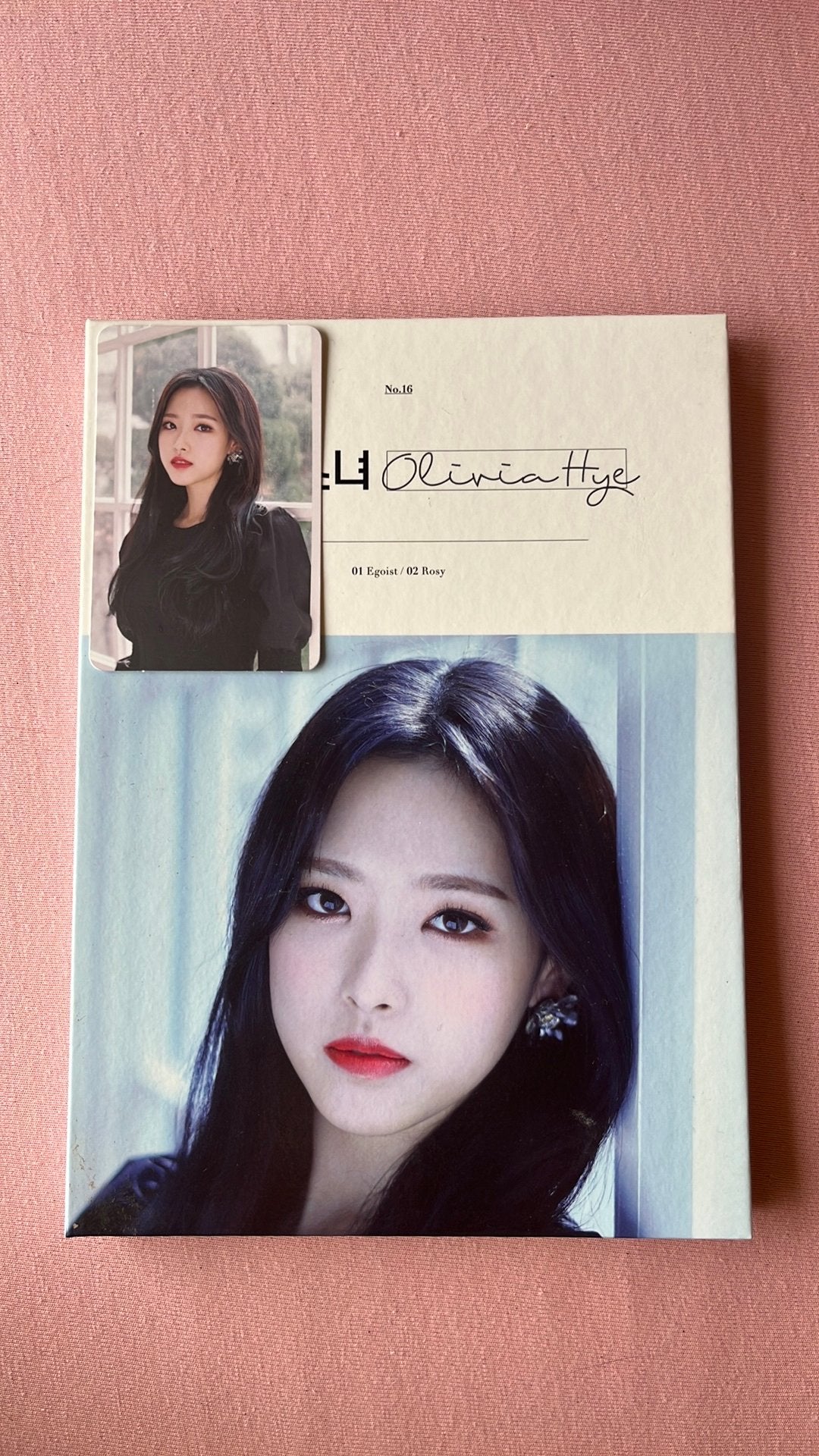 Loona Olivia Hye met photocard, Ophalen of Verzenden, Zo goed als nieuw