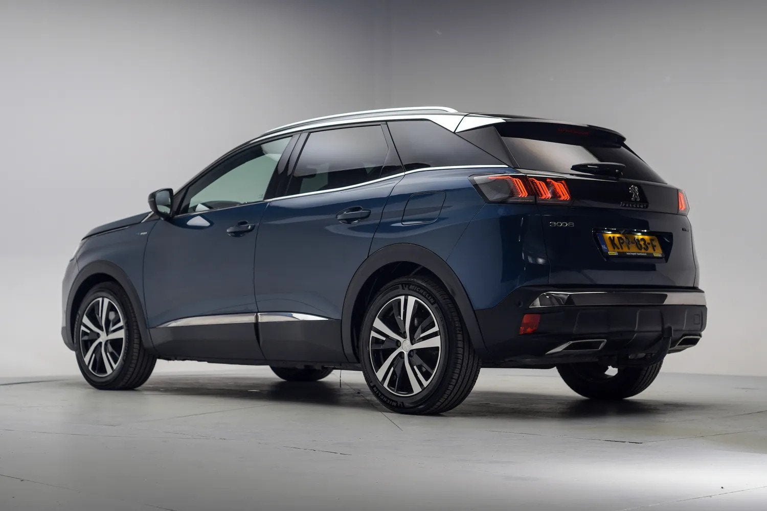 Peugeot 3008 1.6 HYbrid 225pk GT Aut. [ LED Trekhaak Apple/A, Auto's, Blauw, Bedrijf, Hybride Elektrisch/Benzine, 71 km/l