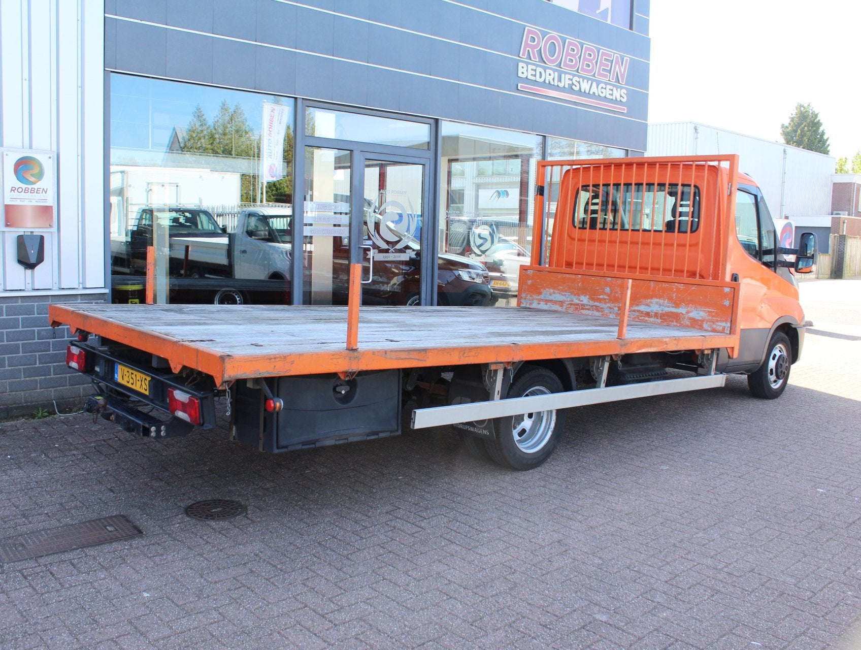 Iveco Daily 35C18 3.0 375 Open Laadbak Dubbellucht Trekhaak, Dealer onderhouden, Achterwielaandrijving, Gebruikt, 179 pk