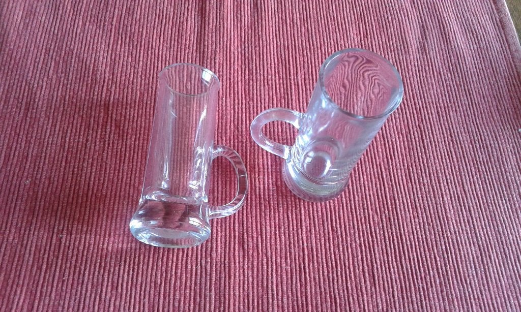 2 borrelglaasjes Islande (?) [hoog 10 cm; diameter 3,5 cm], Verzamelen, Glas en Borrelglaasjes, Ophalen of Verzenden, Gebruikt