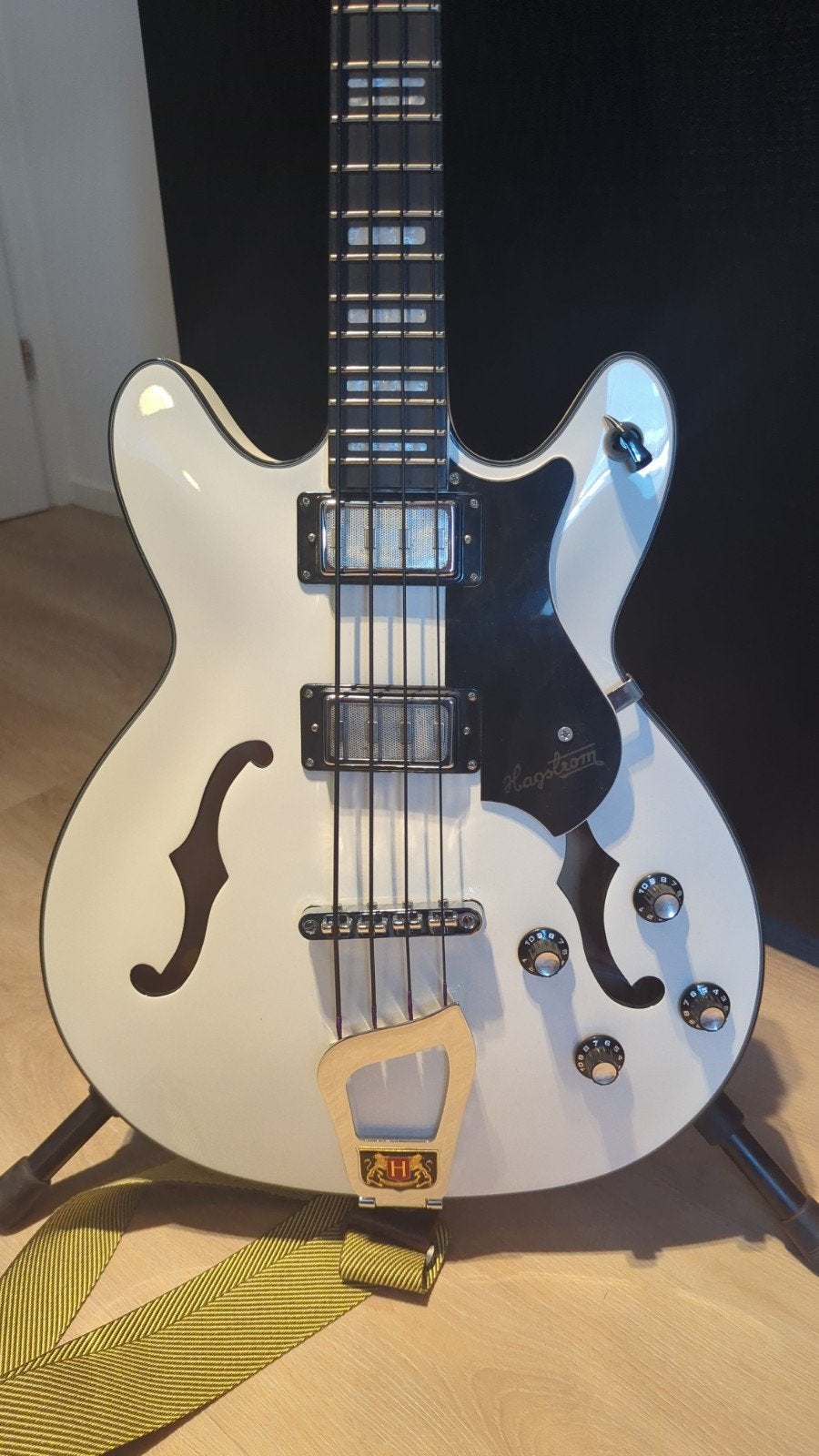 Hagstrom Viking bas, Ophalen, Zo goed als nieuw