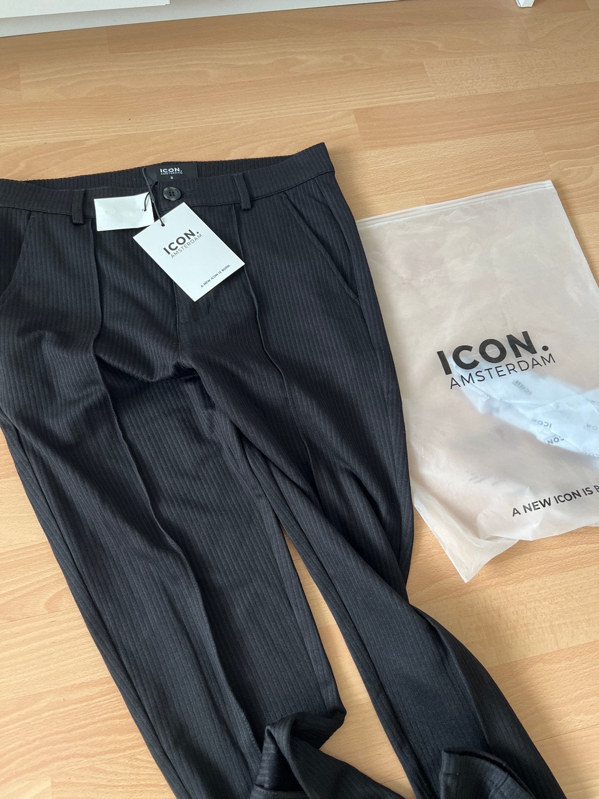 ICON. Amsterdam The Amari Trousers 2.0 Zwart Maat S, Ophalen of Verzenden, Nieuw, Maat 46 (S) of kleiner, Zwart