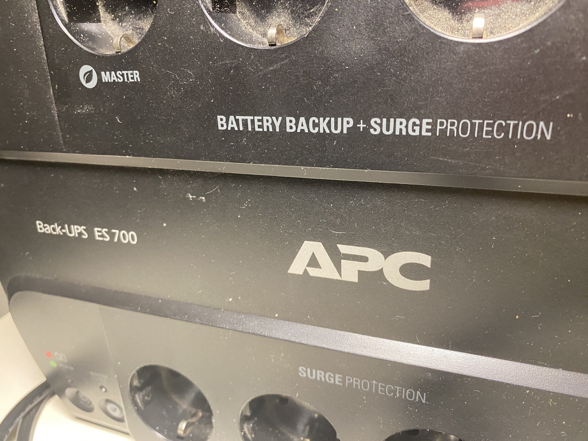 APC Back-UPS ES 700, Computers en Software, Ophalen of Verzenden