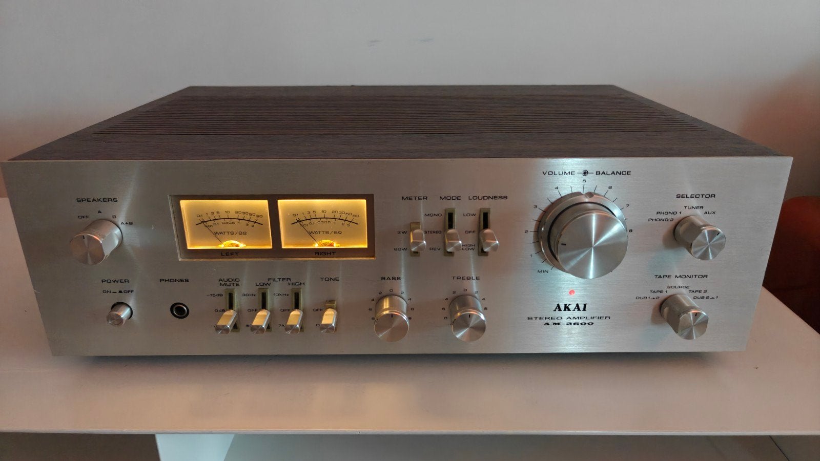 AKAI AM-2600 – ZILVER –  ZEER MOOIE STAAT – 2 x 60 WATT, Gebruikt, 60 tot 120 watt, Stereo, Ophalen