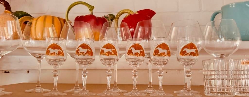 6 Zeldzame Handgeslepen Kristallen Wijnglazen met Paarden, Antiek en Kunst, Ophalen