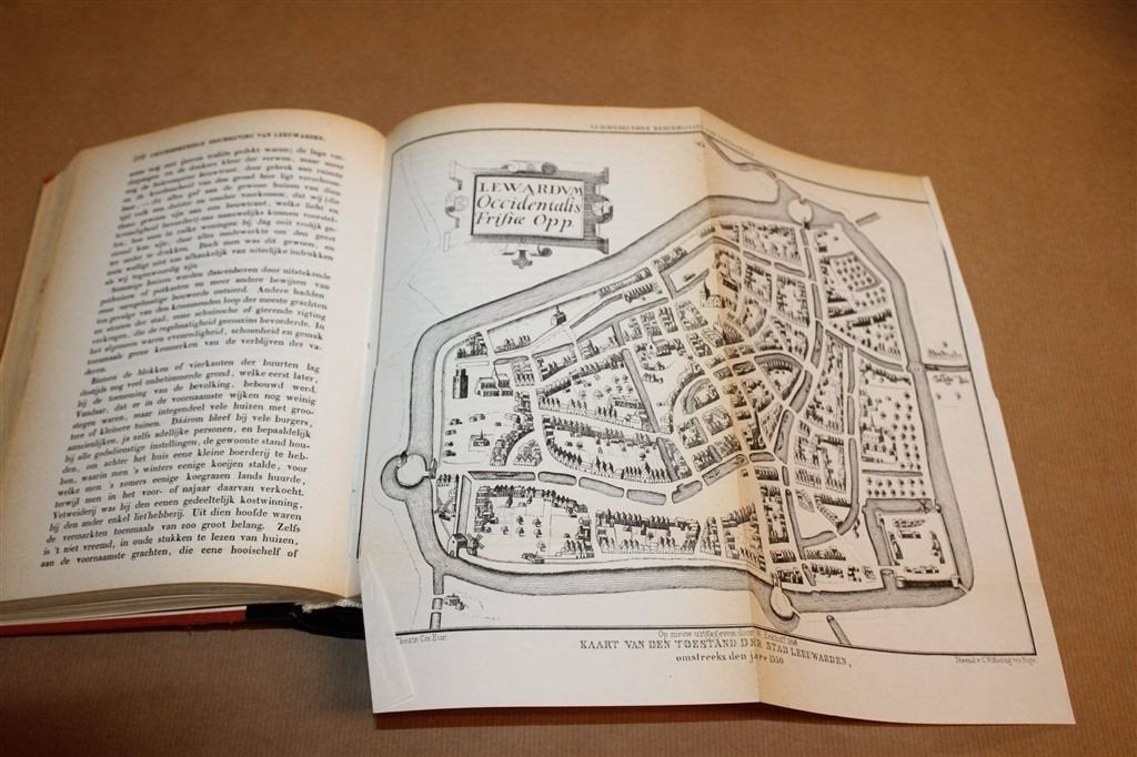 Geschiedkundige Beschrijving Leeuwarden — Herdruk 1846, Ophalen of Verzenden, Gelezen