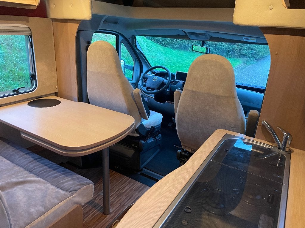 Foto 17 van Fiat Ducato Camper - Buerstner BUT 674 2.3 D 2008 Grijs