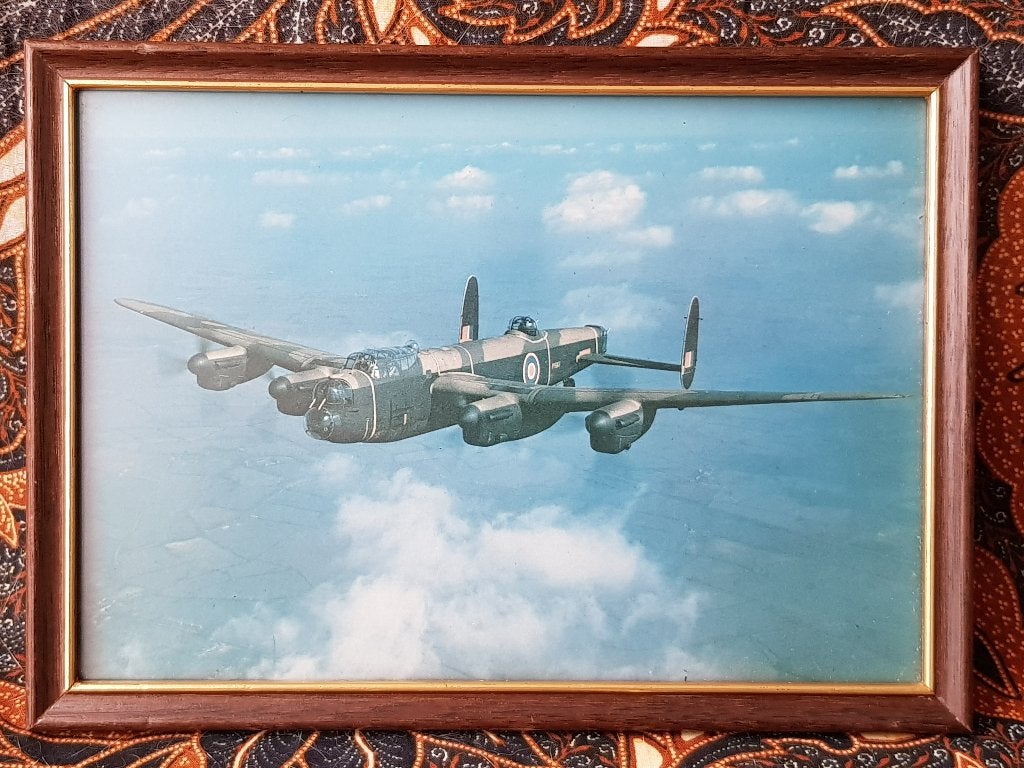 Mooie oude Engelse ingelijste prent van een bommenwerper., Ophalen of Verzenden, Lithografie