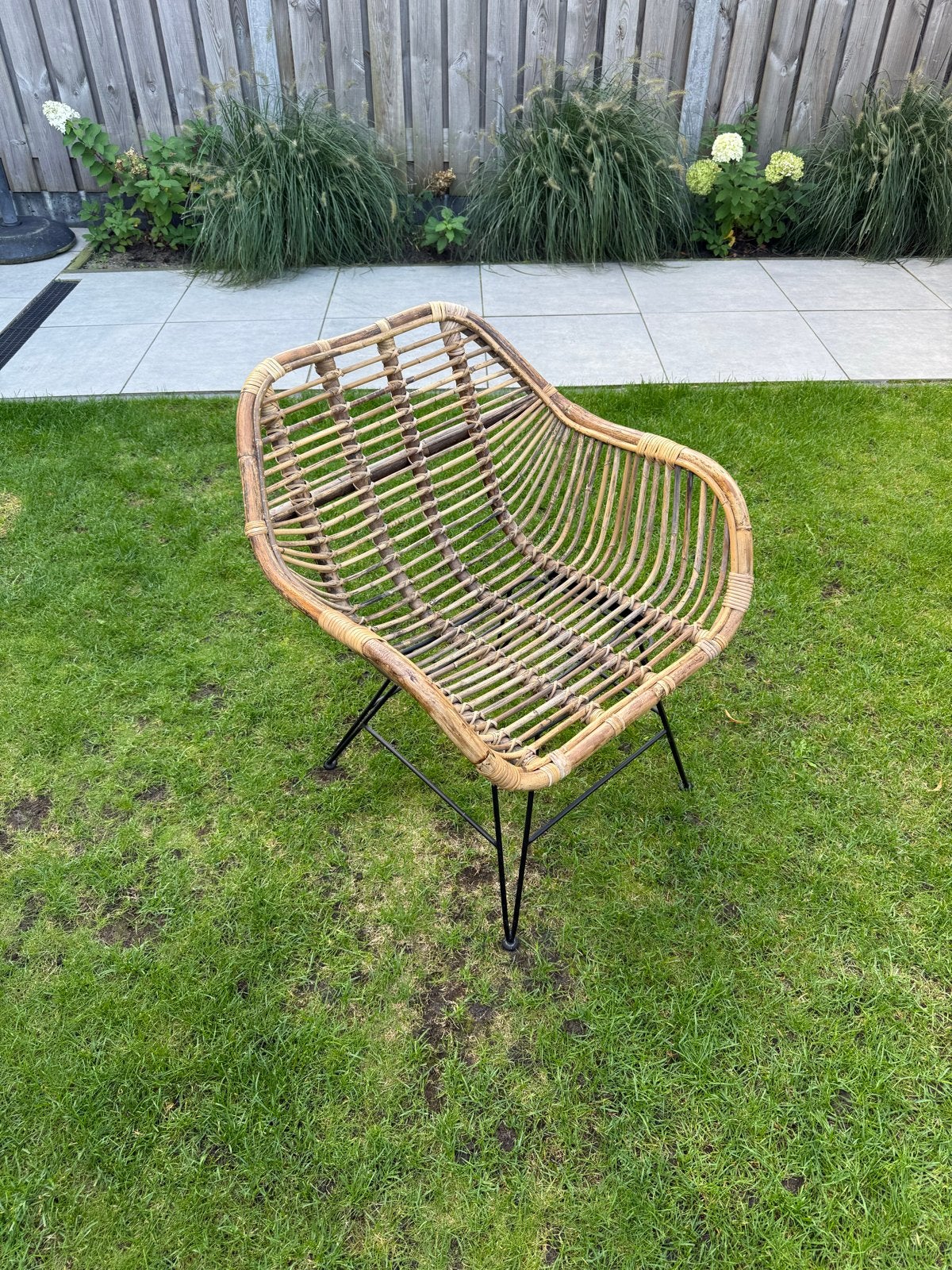 Rotan loungestoel met metalen onderstel, Ophalen, Gebruikt, Rotan