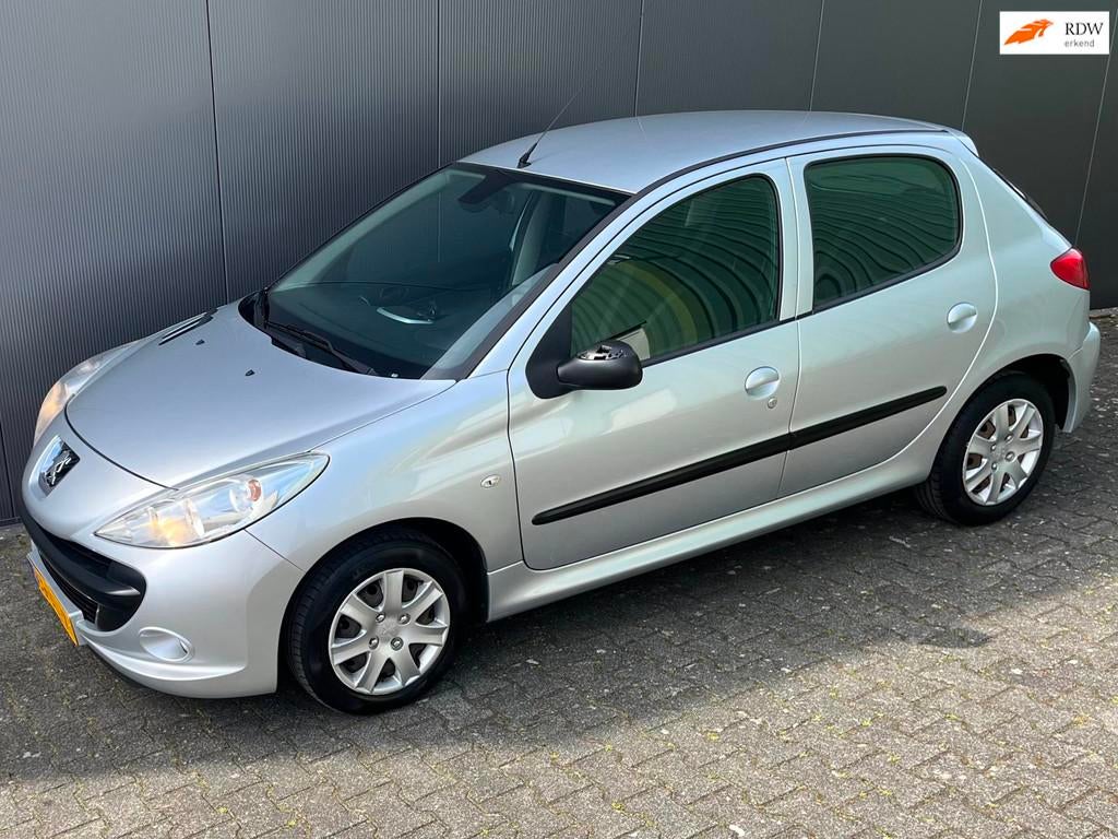 Peugeot 206 + 1.4 XS airco nieuwe apk garantie, Auto's, Peugeot, Voorwielaandrijving, Stof, 31 €/maand, 4 cilinders