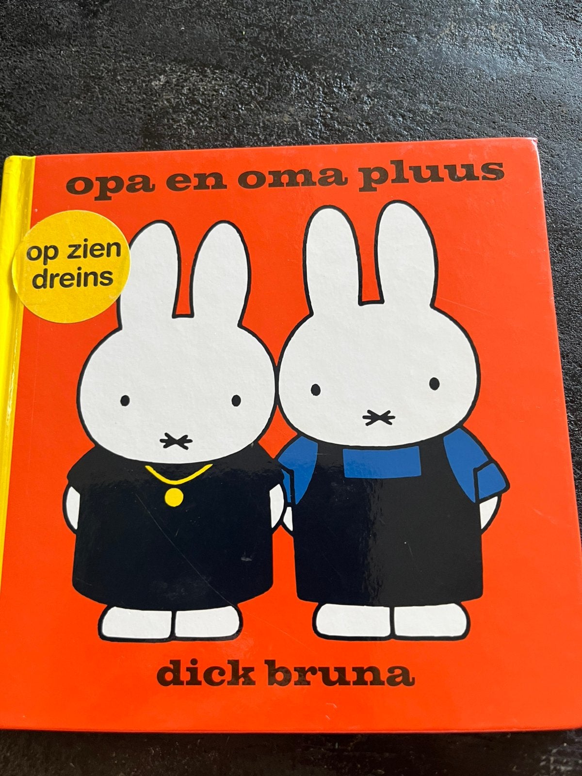 Dick Bruna - opa en oma pluus op zien Drents, Ophalen of Verzenden, Zo goed als nieuw, Dick Bruna