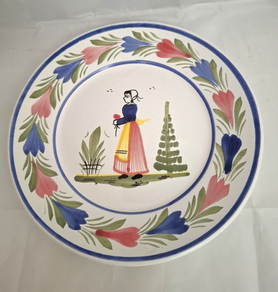 H.B. Quimper Meisje met Bloem Faience verzamelbord, 21 cm., Ophalen of Verzenden