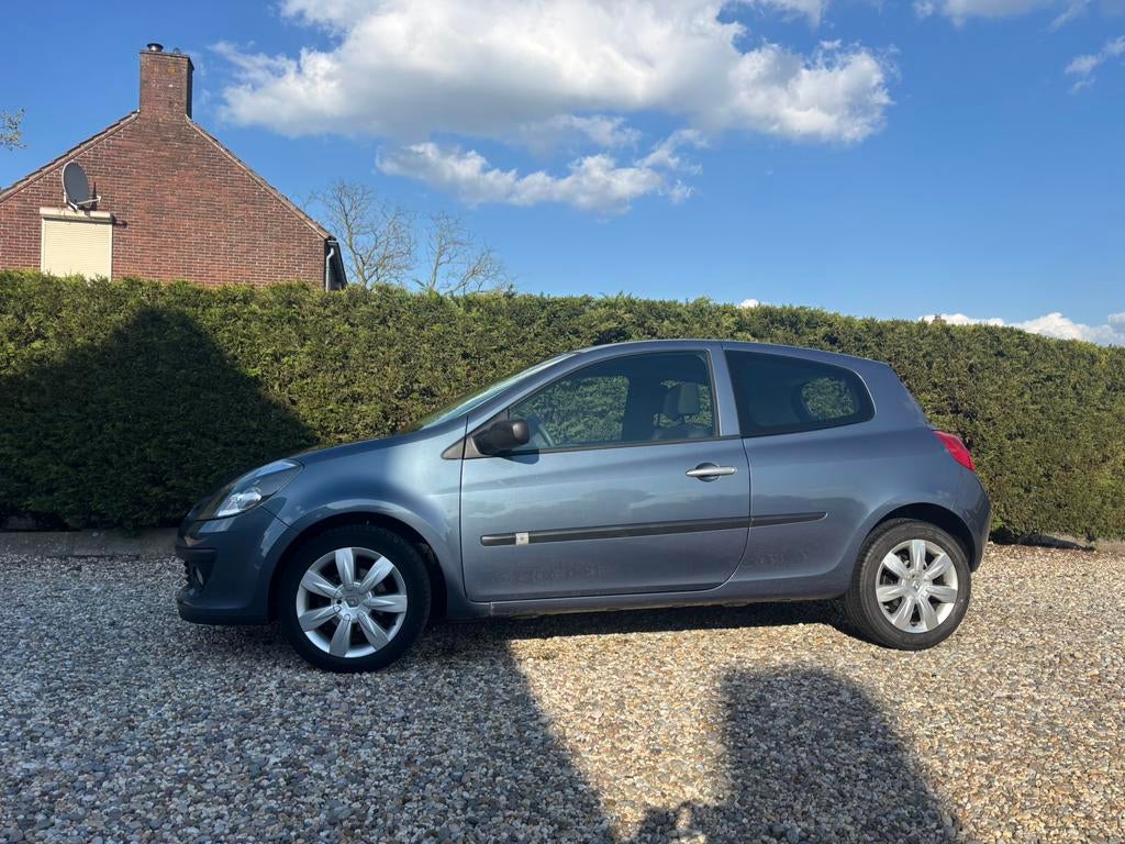 Renault Clio 1.4 16V 72KW 3-DRS E4 2007 Blauw, Auto's, Renault, Voorwielaandrijving, 4 cilinders, Blauw, 49 €/maand