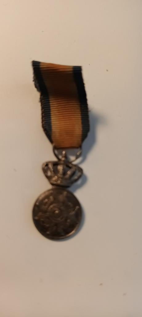 Oude Nederlandse Medaille met Kroon en Oranje-Blauw Lint, Ophalen of Verzenden