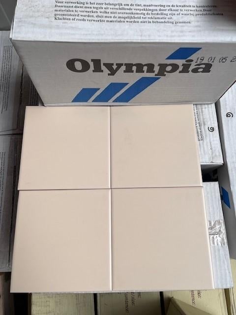 Pallet tegels beige mat kenia 15x15cm (22 m2), Doe-het-zelf en Verbouw, 60 cm of meer, Nieuw, Ophalen of Verzenden, 10 m² of meer