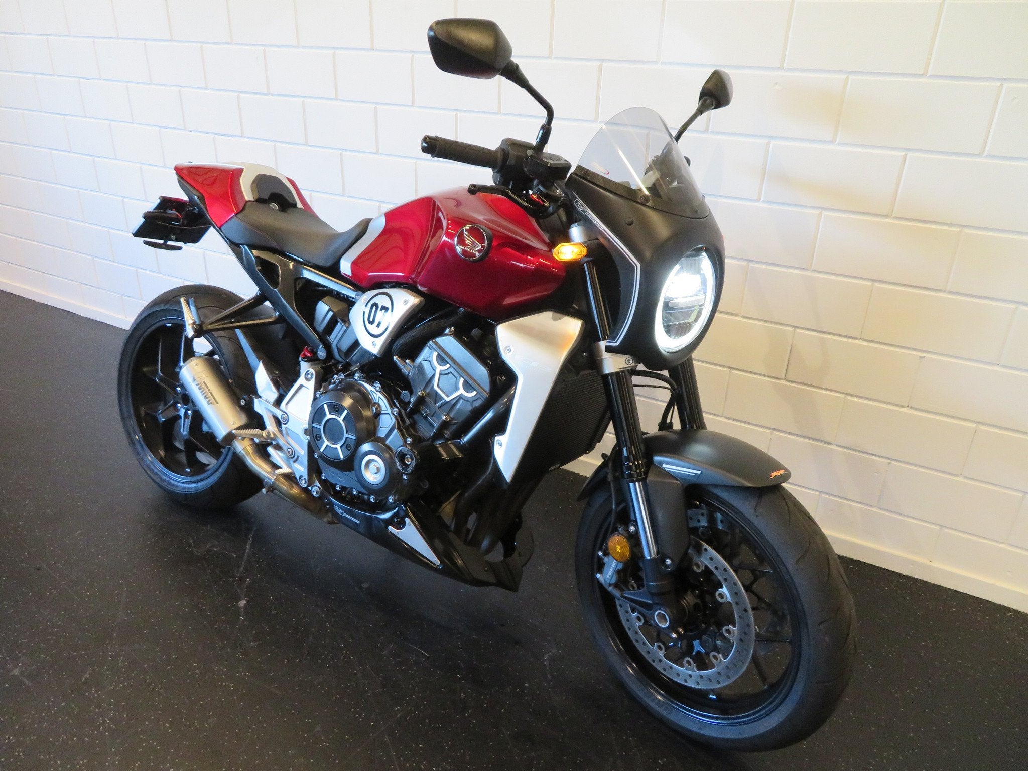 Honda CB 1000 R CB1000 RA MIVV PERFECT! (bj 2020), Motoren, Naked bike, Gebruikt, Bedrijf