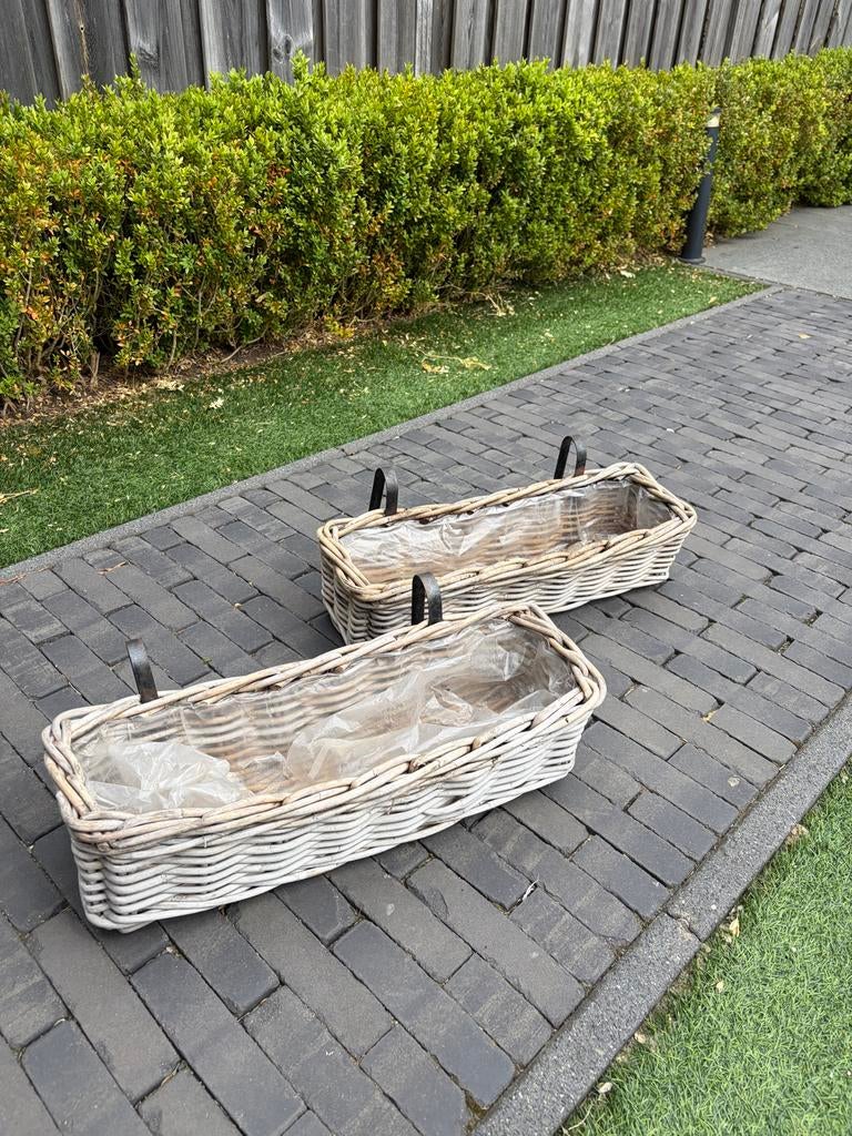 Rotan plantenbakken 56 cm met haken, Tuin en Terras, Bloembakken en Plantenbakken, Overige materialen, Gebruikt, Minder dan 30 cm