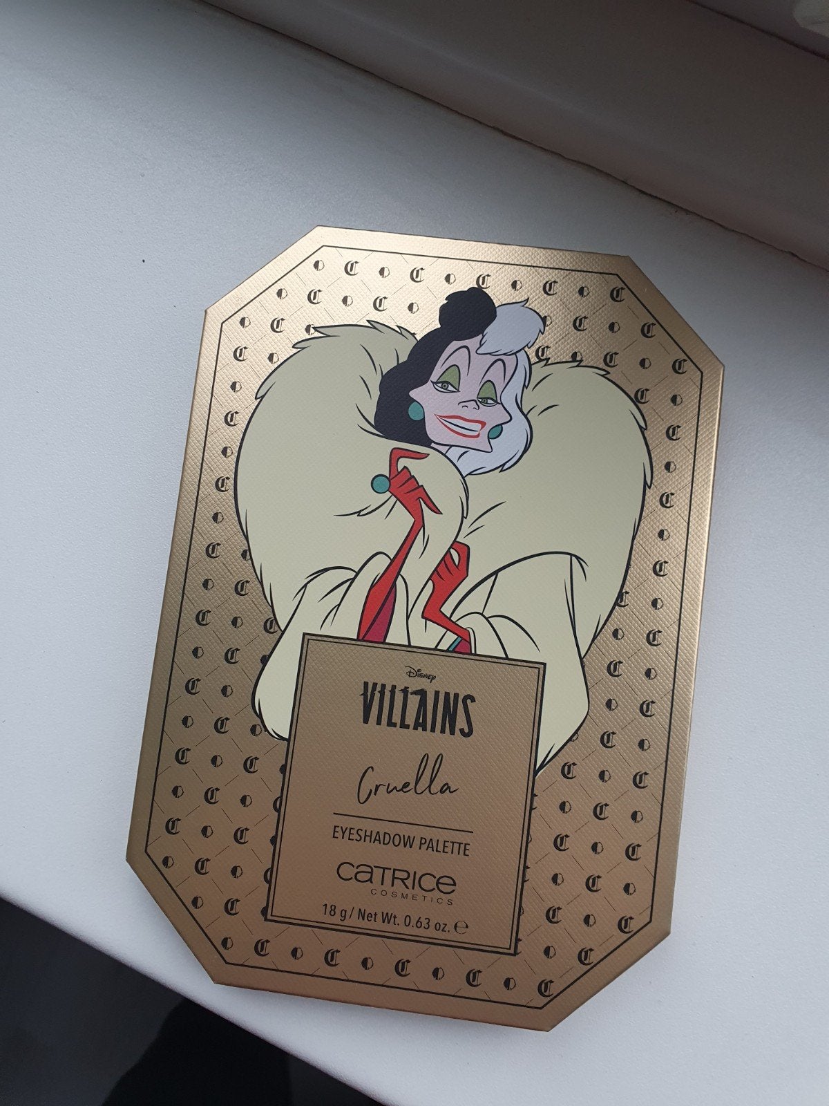 Catrice Disney Villains Cruella Oogschaduw Palet, Nieuw, Ophalen of Verzenden, Make-up, Overige kleuren